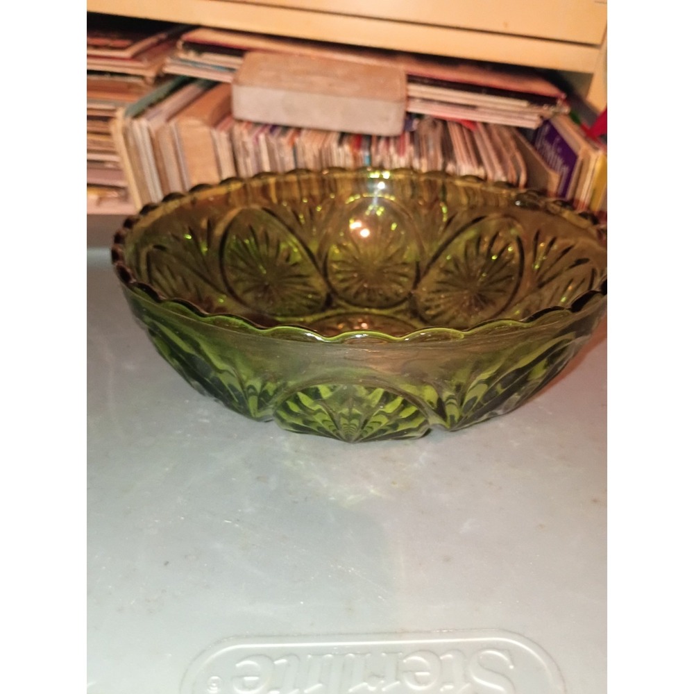 Vintage Anchor Hocking Medallion Star‎ & Cameo Green Glass 8" Serving Bowl